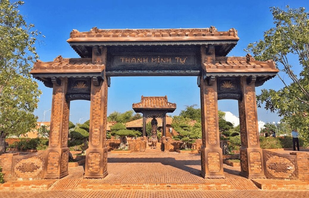 NGÀY 1:  TP.HCM – PHAN THIẾT ( Ăn Trưa, Tối)